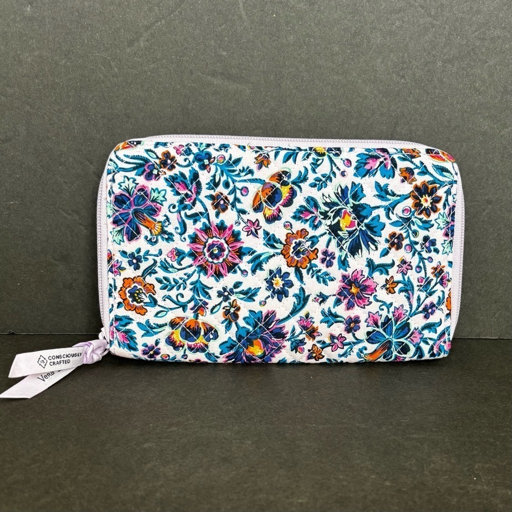 Vera Bradley RFID Deluxe Travel Wallet Magnifique Floral Flowers NWT - Picture 1 of 9